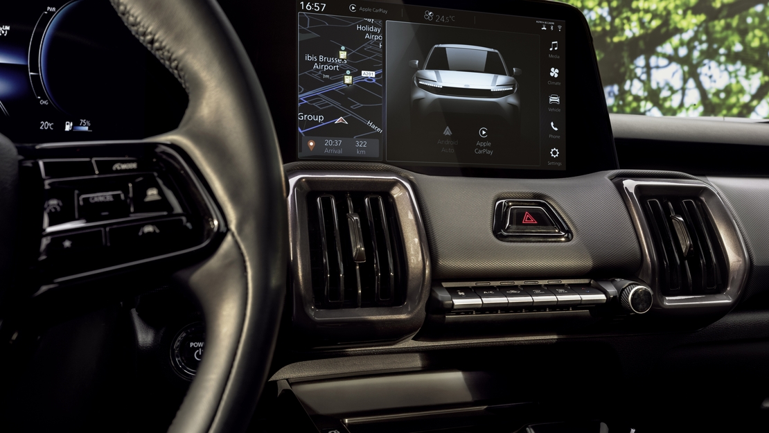 Toyota-Urban-Cruiser-interieur-stuur-multimediascherm