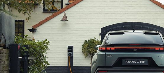 C-HR-plus-aan-thuislader