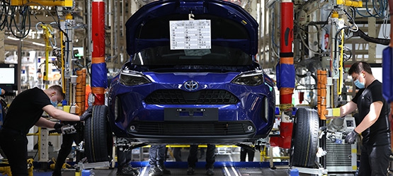 Toyota-Yaris-Cross-exterieur-voorkant-in-fabriek-assemblage-555.jpg